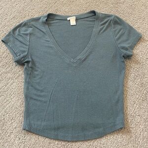 Cropped V-Neck Shirt